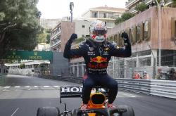 -包含迈凯伦险胜红牛二队，维斯塔潘惊艳四座的词条