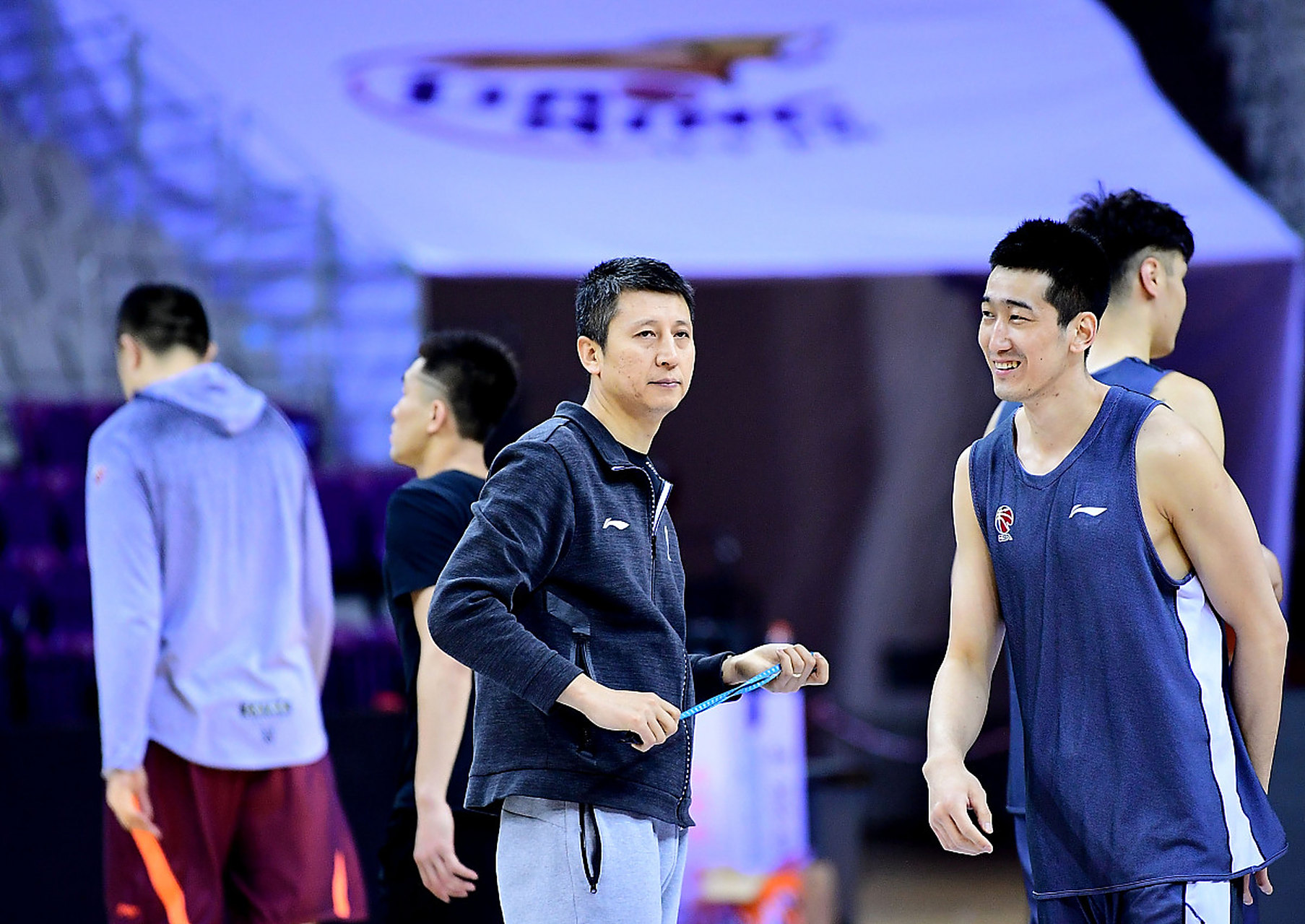 篮球季后赛赛程公布，球迷翘首期盼