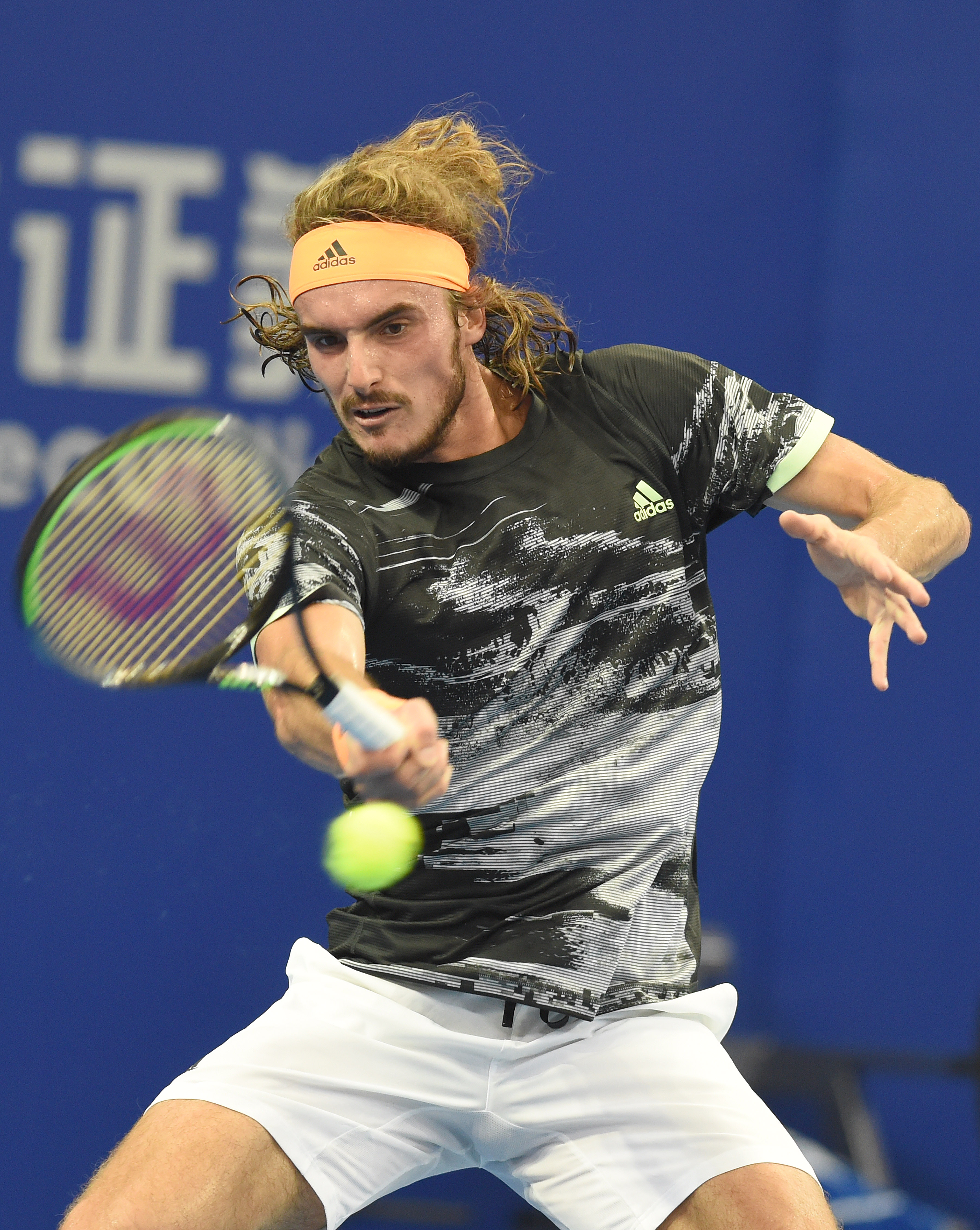 世界网球队强势意大利网球队，西西帕斯绝境逆转的简单介绍