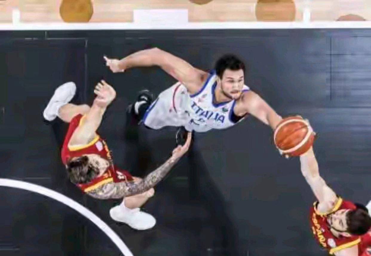 包含意大利男篮翻盘澳大利亚男篮，克莱一己之力扛起全队的词条